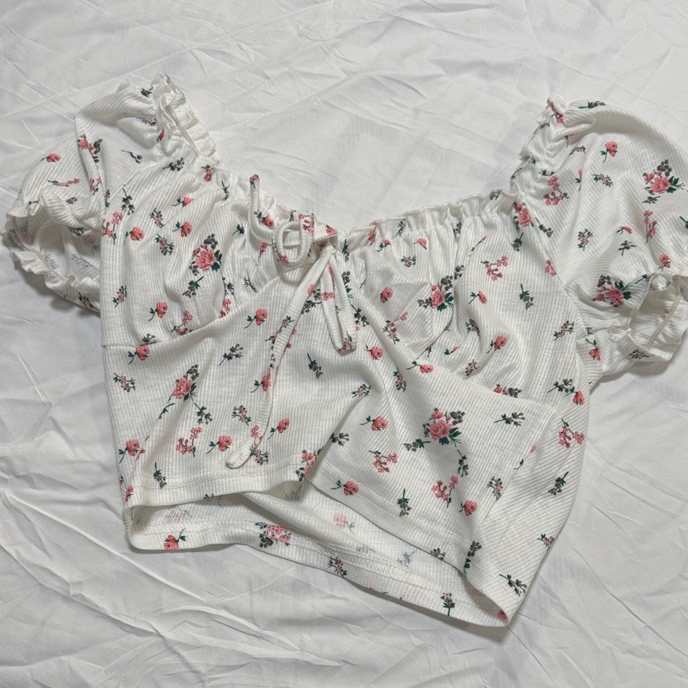 SHEIN White Floral Crop Top